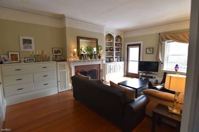 Building Photo - 2 br, 1 bath  - 1692 Beacon Street 3