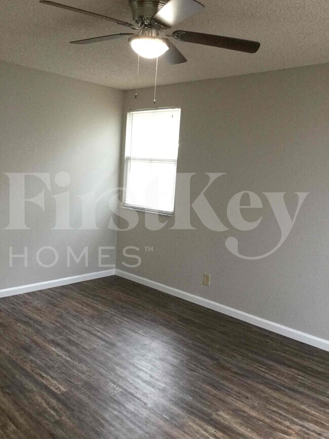 Building Photo - 3085 Lighthouse Pl
