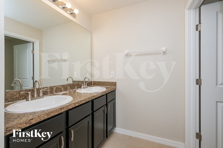 Building Photo - 36051 Carriage Pine Ct