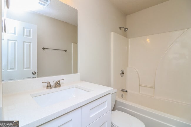 Building Photo - 40 Berkshire Trce