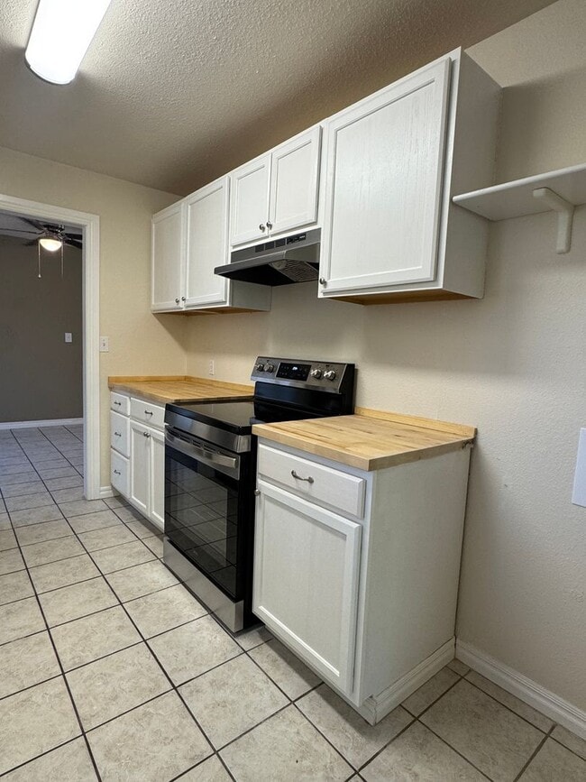 Building Photo - 3109 NW Liberty- AVAILABLE NOW!