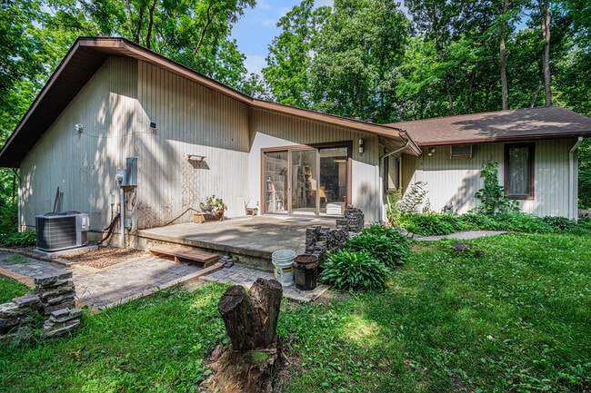 Primary Photo - 423 Tamarack Dr