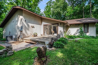 Building Photo - 423 Tamarack Dr