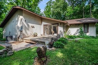 Building Photo - 423 Tamarack Dr