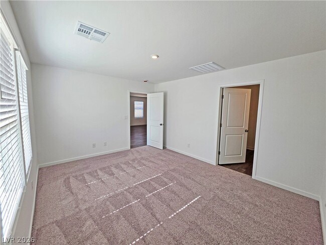 Building Photo - 660 Huyana Wind Dr