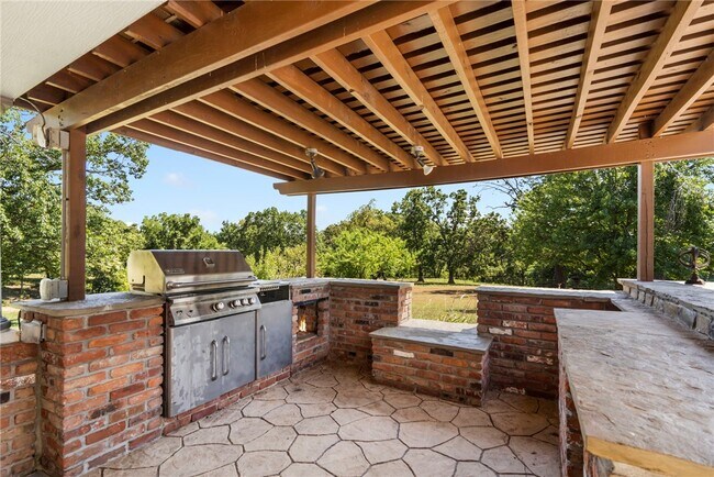 Building Photo - 14746 AR-102