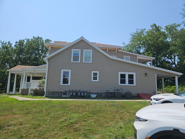 Building Photo - 121 Brunswick Rd