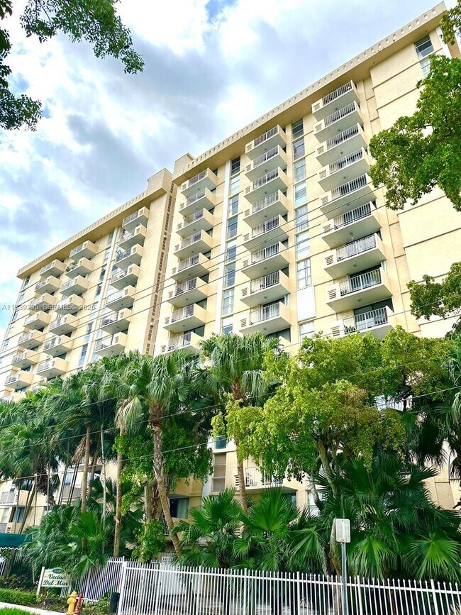 Building Photo - 2350 NE 135th St