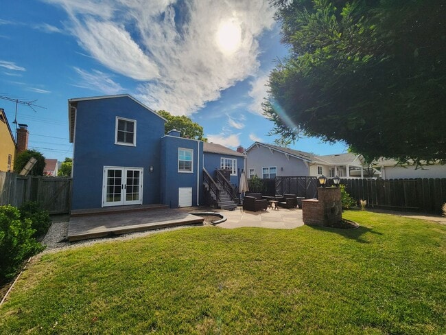 Building Photo - Two bed house in San Mateo