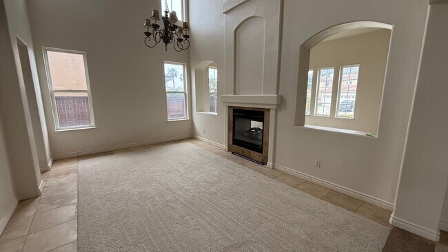 Building Photo - Large lovely home with amazing views!