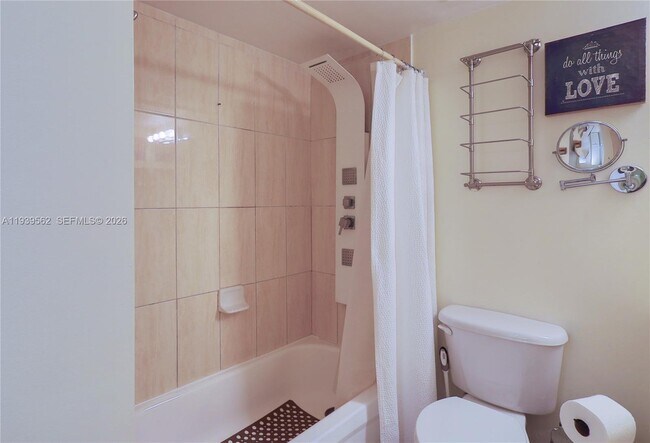 Building Photo - 1750 N Bayshore Dr