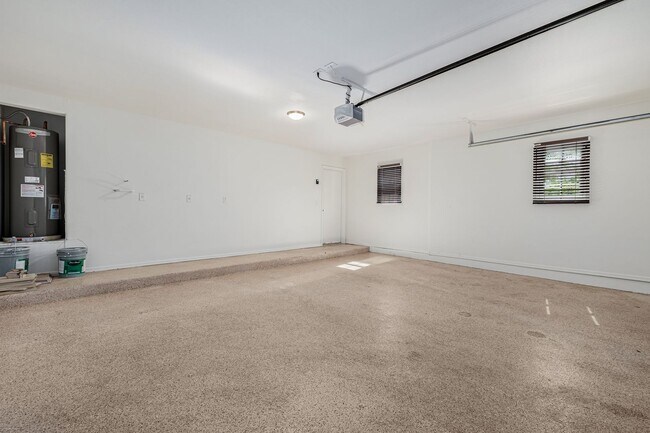 Building Photo - Newly updated townhouse with 2 car garage!