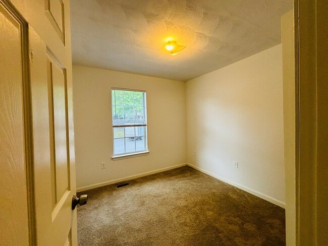 Building Photo - 850 Patrick Henry Dr