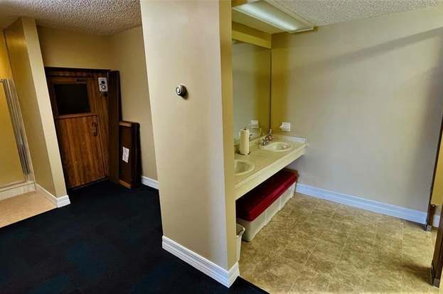 Building Photo - 1500 Park Beach Cir