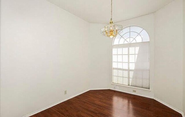 Building Photo - One Story With Open Floor Plan and Beautiful Oak Trees