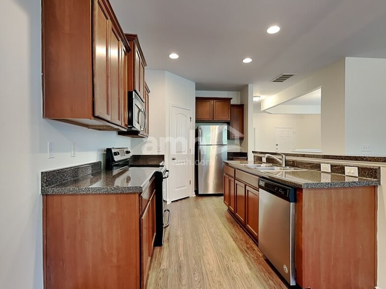 Building Photo - 4483 Middletown Dr