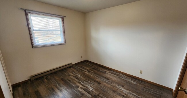 Building Photo - 2 Bedroom Duplex for Rent, Near South Midd...