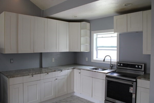 Building Photo - 211 Green St