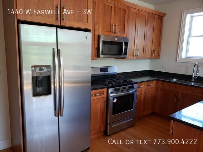 Building Photo - 1440 W Farwell Ave