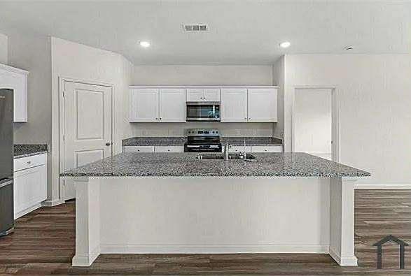 Building Photo - 4929 Mccoy Dr