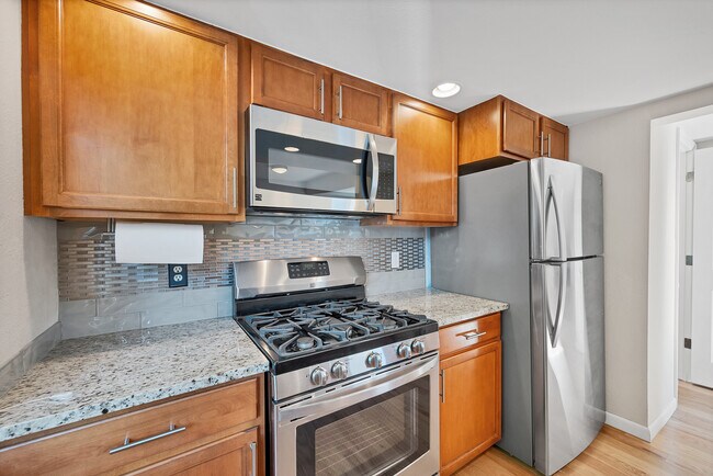 Building Photo - 2960 Shady Holw W