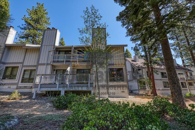 Building Photo - Gorgeous Condo in Central Incline - Dog fr...