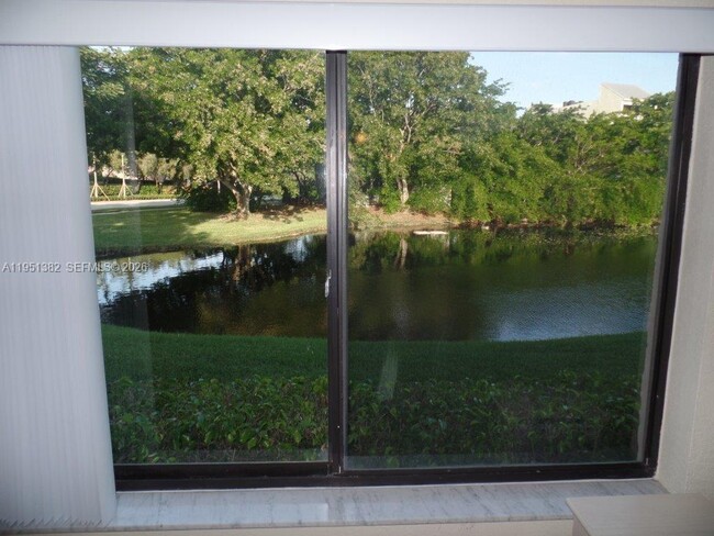 Building Photo - 280 Racquet Club Rd