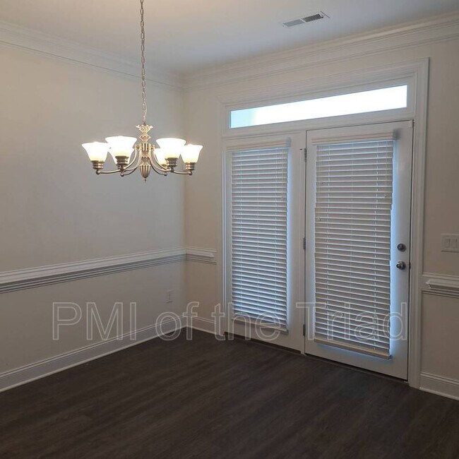 Building Photo - 811 Silver Leaf Dr