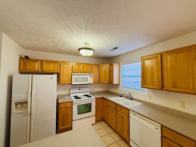 Building Photo - 385 Oak Tree Blvd NW