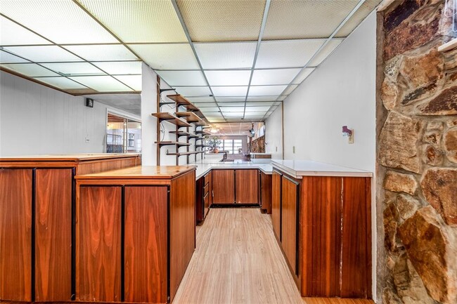 Building Photo - 2505 E 19th Ave