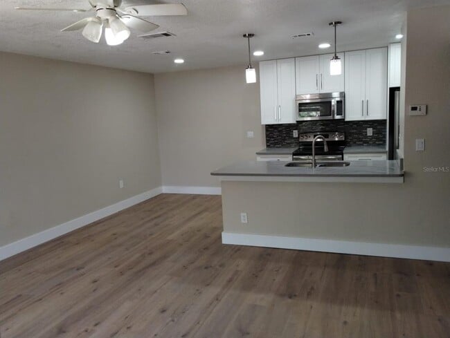 Building Photo - 623 Dory Ln