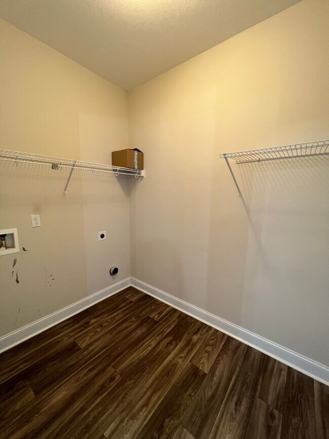 Building Photo - 407 Tradewind Trl