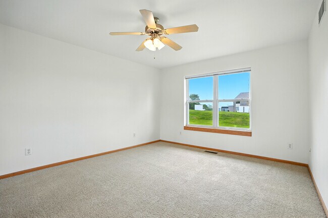 Building Photo - 20 Redtail Bend