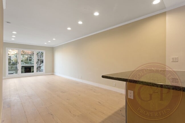 Building Photo - Collingwood Street - 450-452