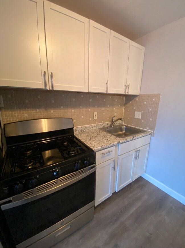 Building Photo - 814-D Schirmer