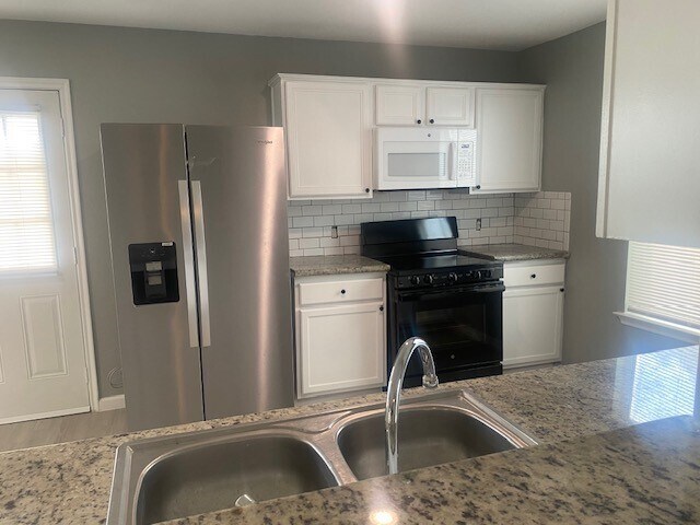 Building Photo - 19110 Yellow Thrush Dr