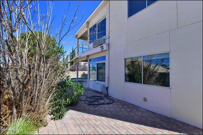 Building Photo - 6123 La Posta Dr
