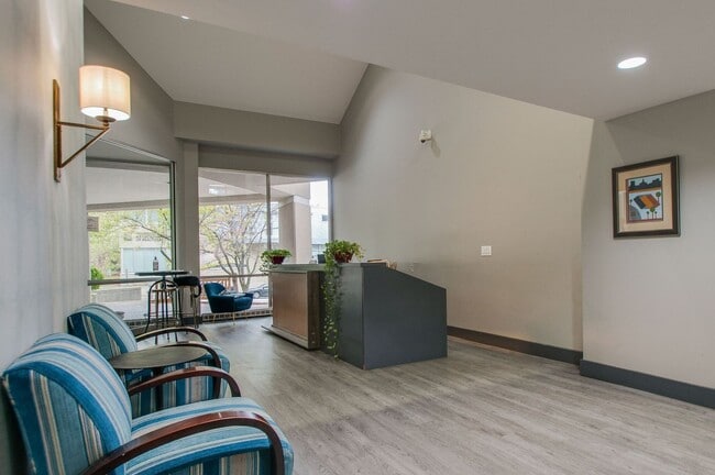 Building Photo - Centrally Located Mid-Town High-rise