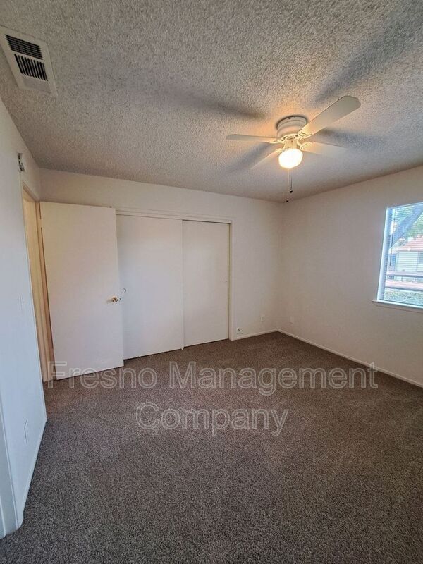 Building Photo - 4765 N Cedar Ave