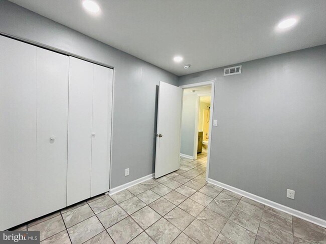 Building Photo - 202 Chesterfield Ln