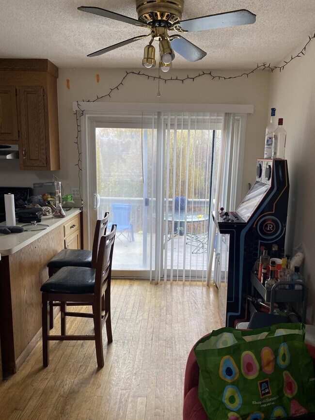 Building Photo - 5 Sunnyside Ave