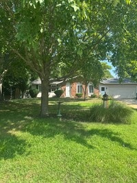 Building Photo - 2973 Memorial Dr