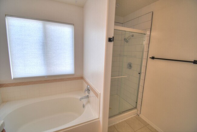 Building Photo - Ventana Ranch 3 BEDROOM   2 Bathroom   2 C...