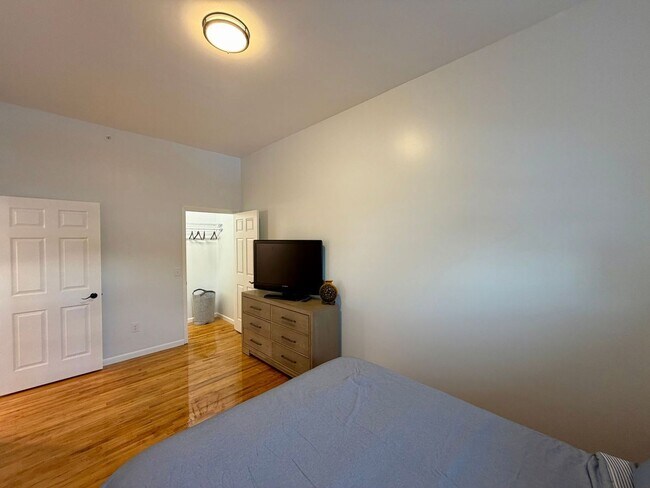 Building Photo - 719 N 3rd Ave