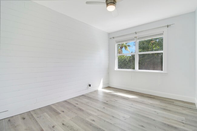 Building Photo - 501 36th St