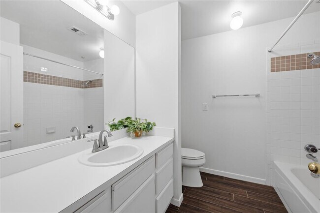 Building Photo - 6000 Shepherd Mountain Cove