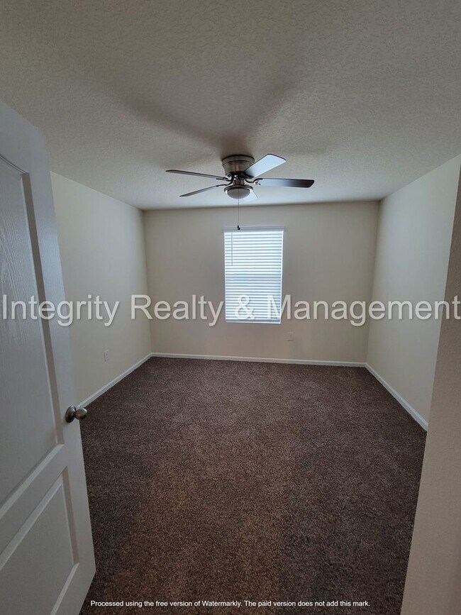 Building Photo - Newer 4 Br, 2 Bath home