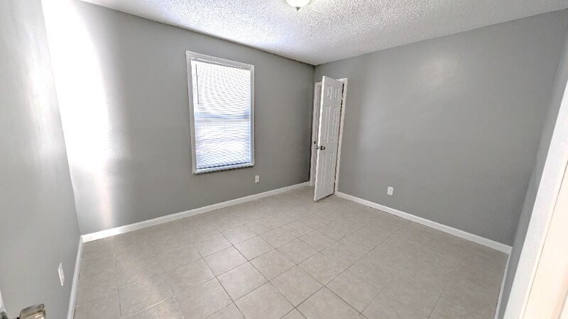 Building Photo - 1007 Winton Ave