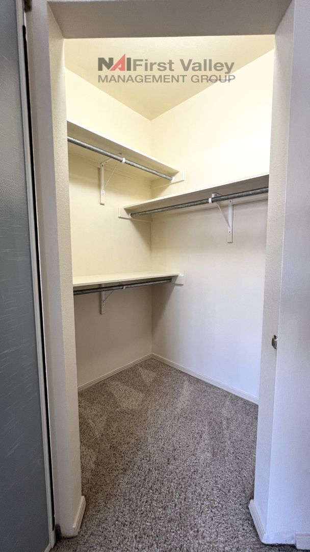 Building Photo - 2 Bedrooms, 2 Baths