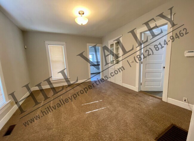 Building Photo - Two Bed, 1 1/2 Bath Home